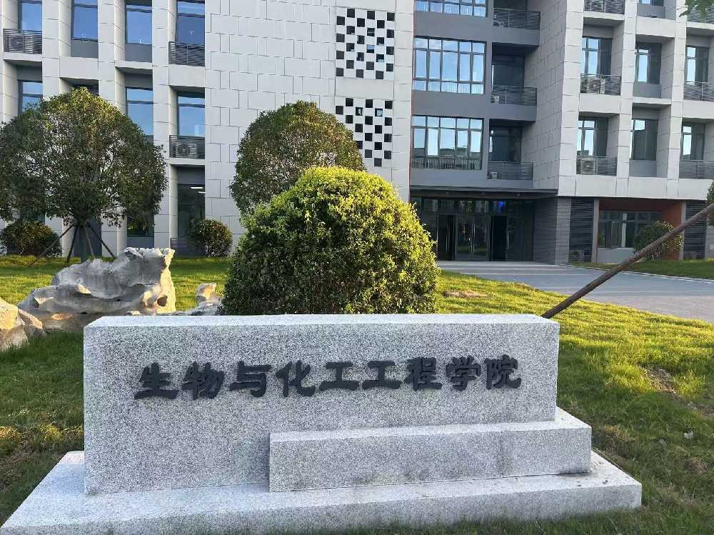 姜堰区扬州职业大学体育场高杆灯项目
